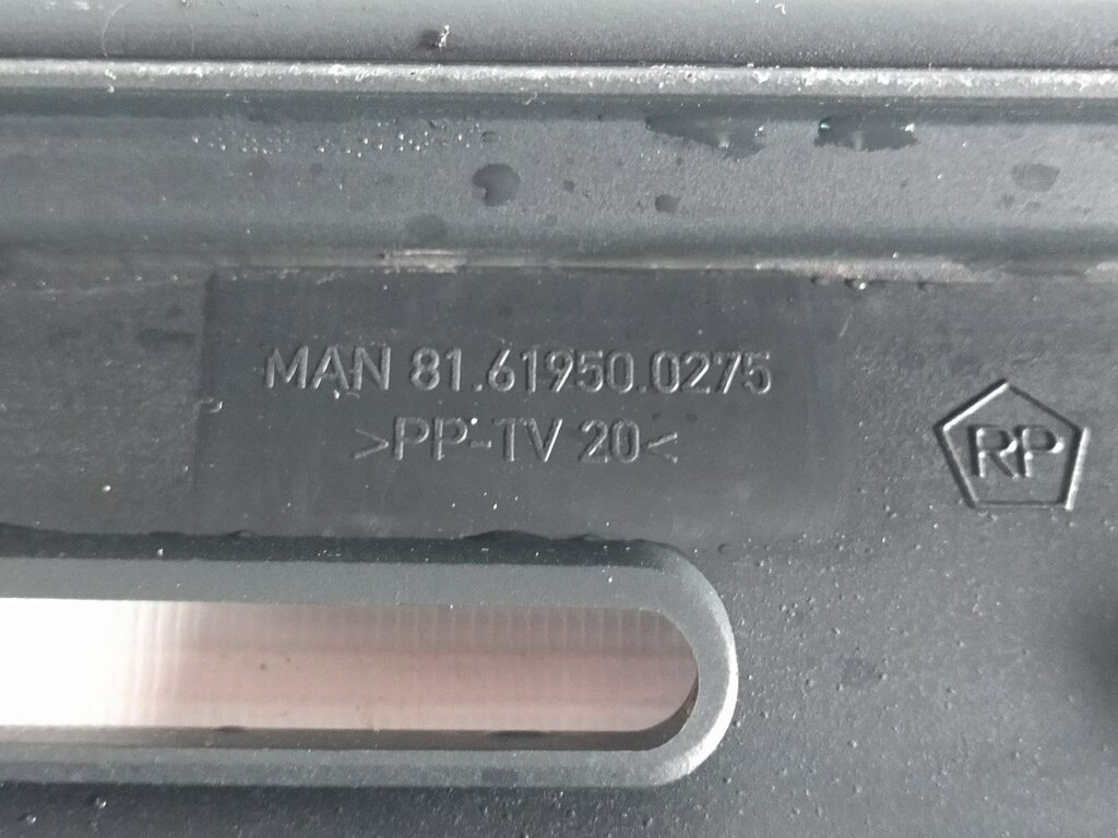 дефлектор лобового стекла центральный б/у - 2